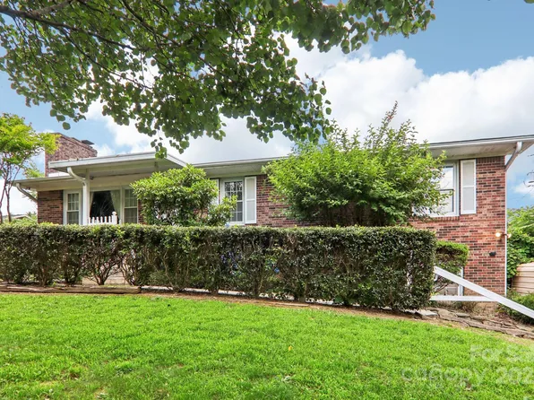 403 Crest Rd, East Flat Rock, NC 28726