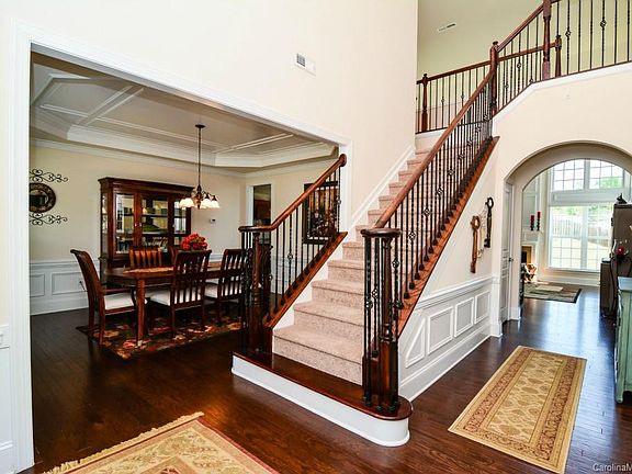 2nd image of 5049 Cressingham Dr #26