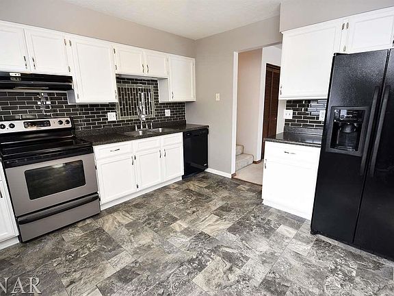 3rd image of 600 Broadmoor Dr