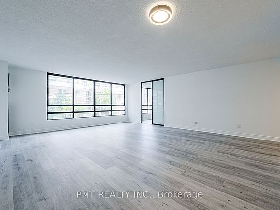 3rd image of 77 Carlton St #202