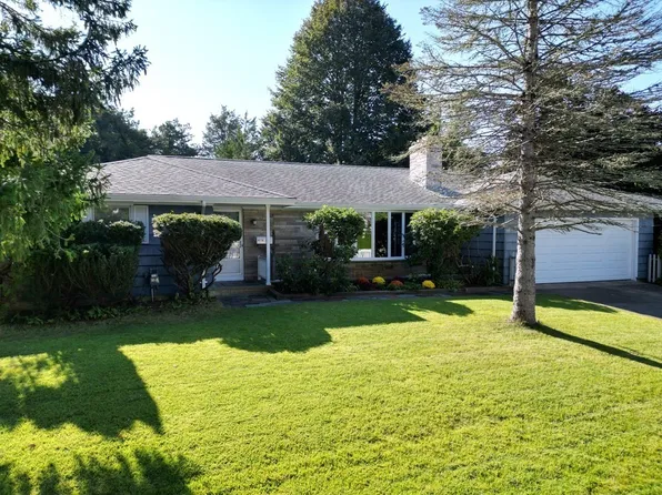 16 Linden Ln, Dartmouth, MA 02748