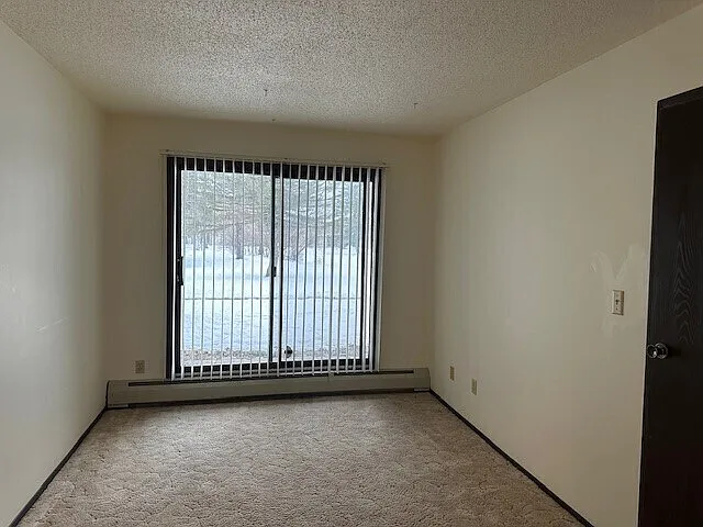 Meadowbrook Apartments 8381-5 — Photo 3