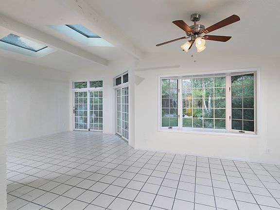 3rd image of 5022 Lauderdale Ave