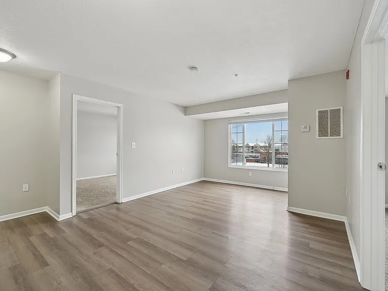 Somerset Place Apartments — Photo 29
