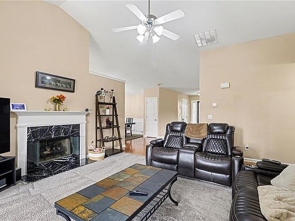 4th image of 1053 Southwood Dr