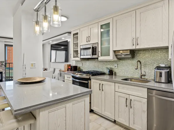 601 Surf Avenue image 1 of 21