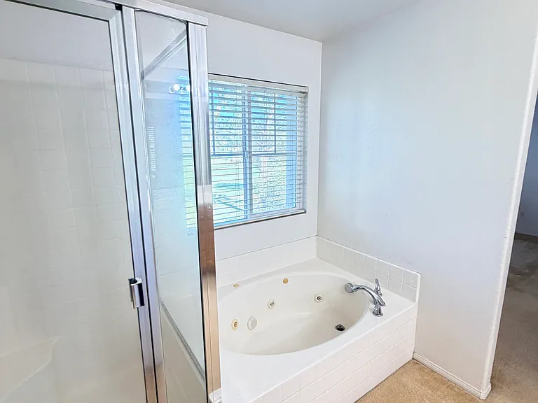 6205 Long Cove Dr — Photo 12