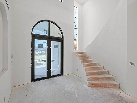 5th image of 298 NE 8th Street