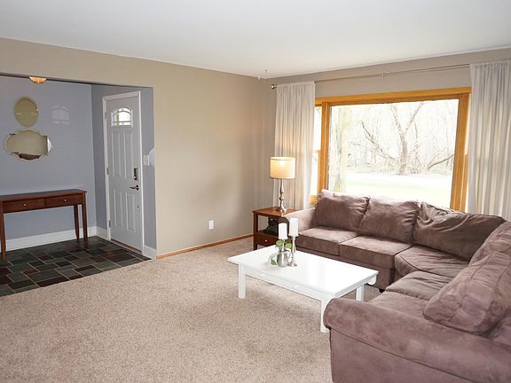 5th image of W199N9308 Wellington Dr