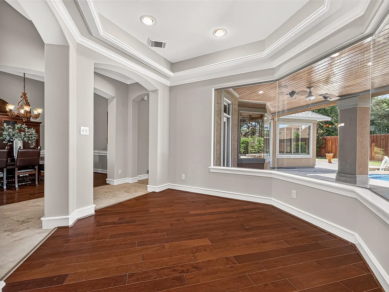 4 bed, 4.5 bath, 4365 sqft, $6,200 — Photo 3