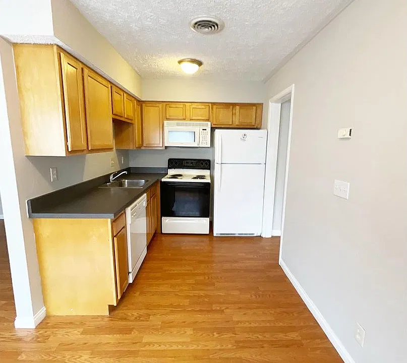 563 Lowell Ave