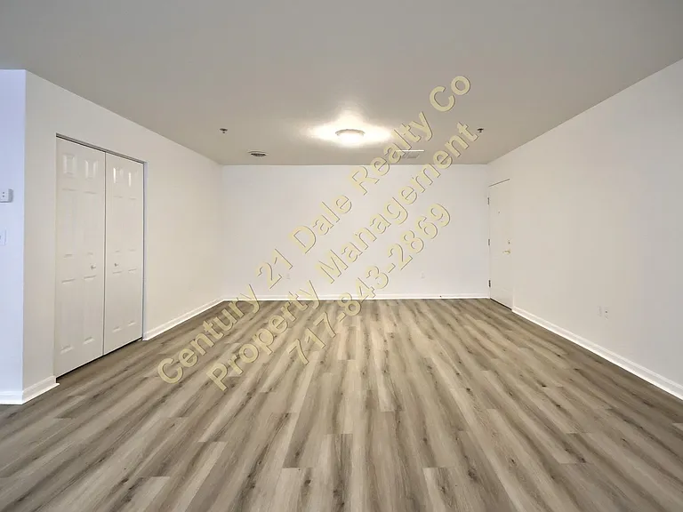 360 W Market St #B — Photo 9