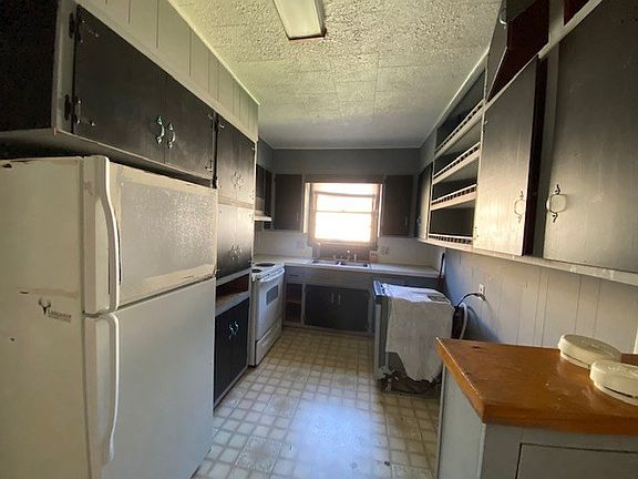 4th image of 364 McLeod Ave