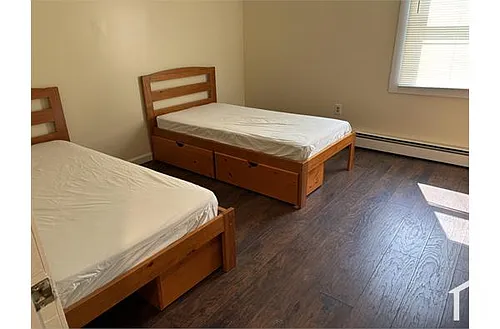 469 Main St #1 Photo 1