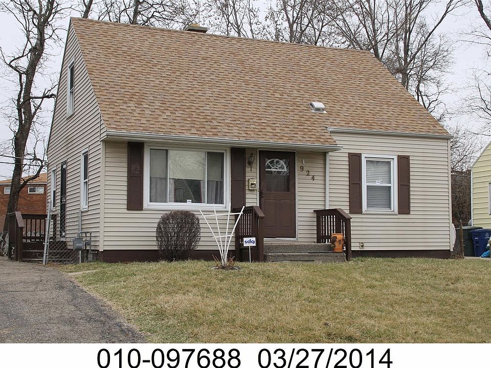 1st image of 924 E 22nd Ave