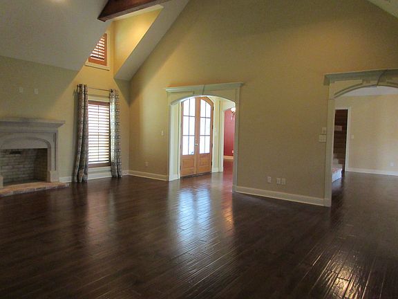 4th image of 185 Whistler Ln