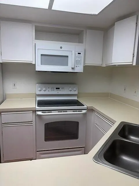 3 bed, 2.0 bath, 1263 sqft, $2,350 — Photo 3