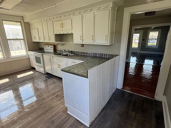 3rd image of 442 Schaum Ave