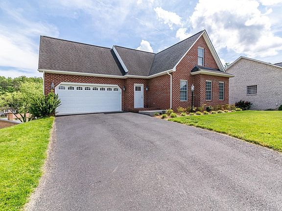 3rd image of 1712 McMillian Ct NW