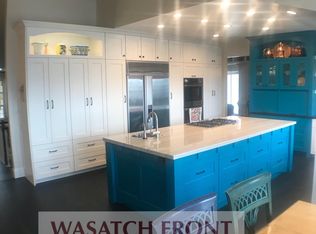 8262 S Top Of The World Dr, Cottonwood heights, UT 84121