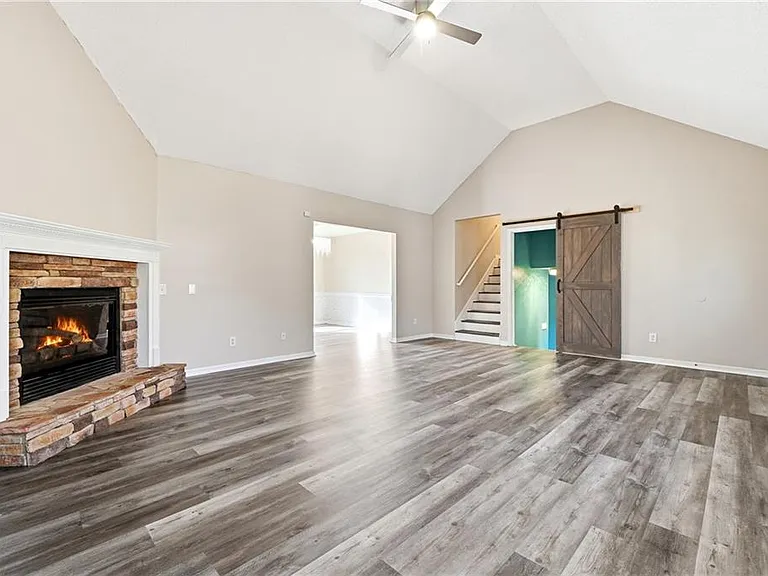 186 Franklin Ct — Photo 4