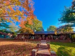 615 E 101st Ter, Kansas City, MO 64131