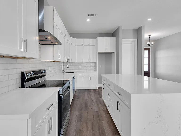 519 Chuckwagon Trl — Photo 12