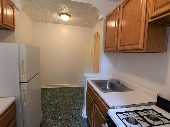 4th image of 2325 Ocean Ave #4G
