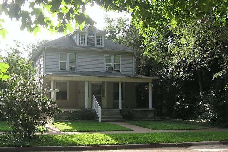 The unit being advertised is on the upper left in this photo