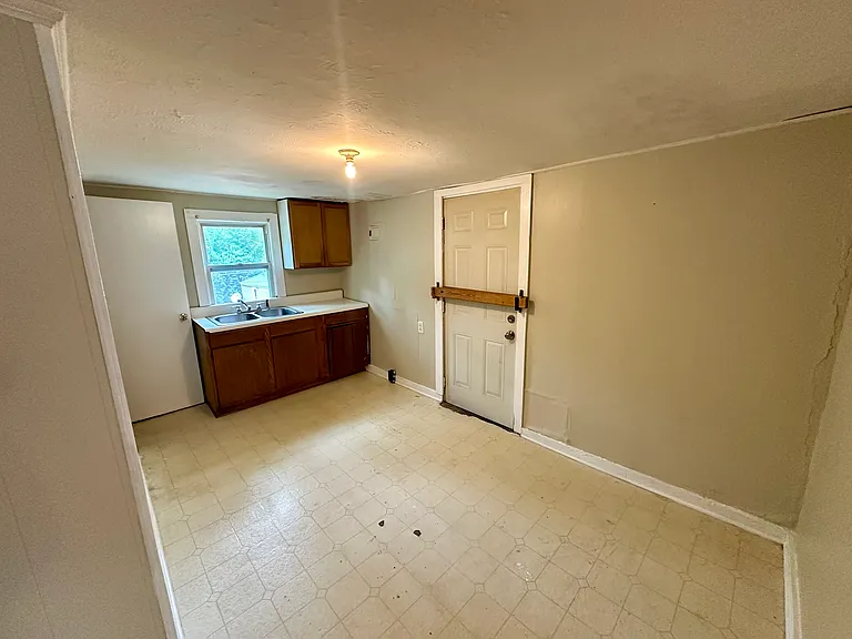 110 Hines Aly #110 — Photo 4