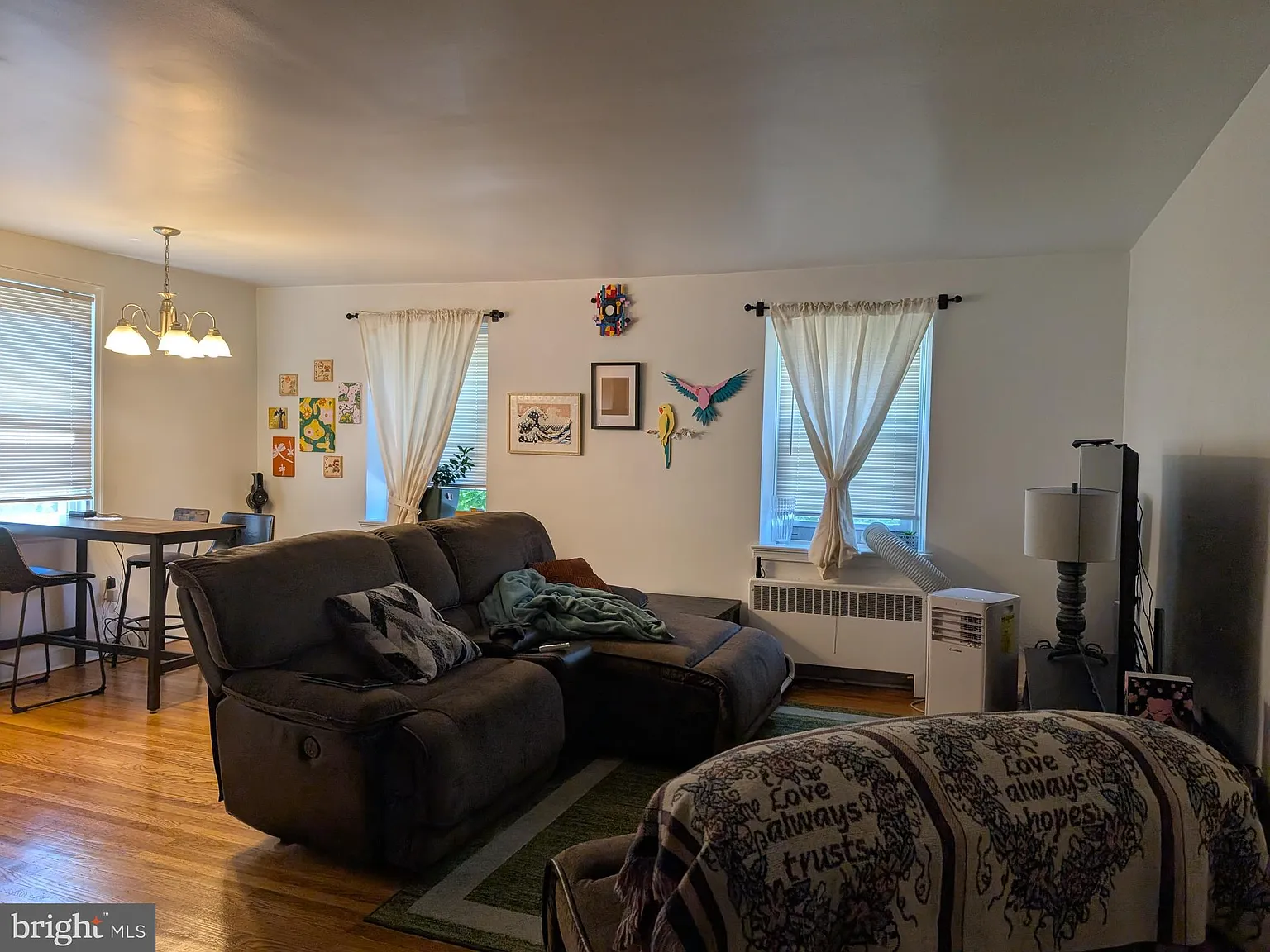 2 bed, 950 sqft, $1,550 — Photo 1