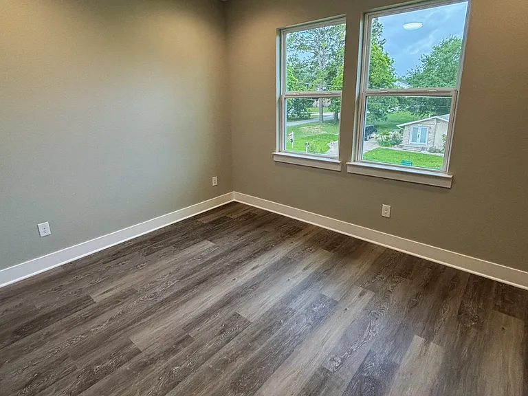 729 Ebenezer Ln — Photo 19