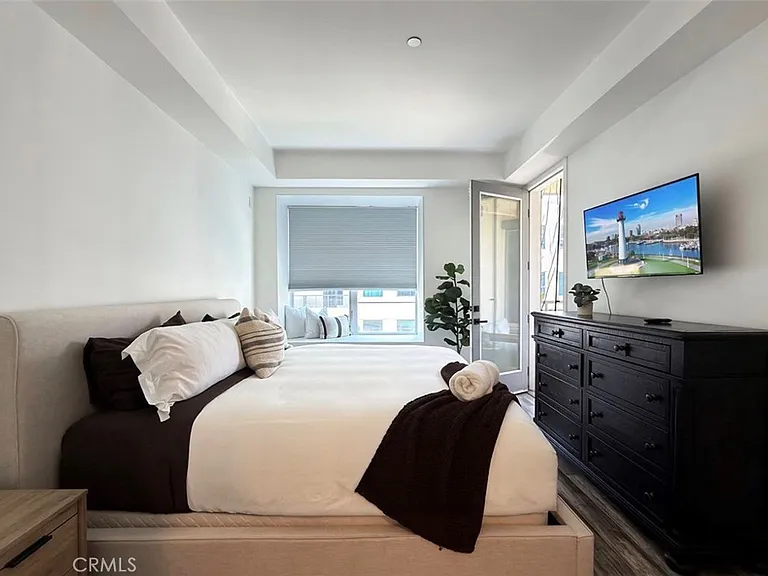 150 The Promenade N — Photo 12