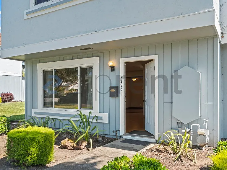 3298 Cropley Ave — Photo 3