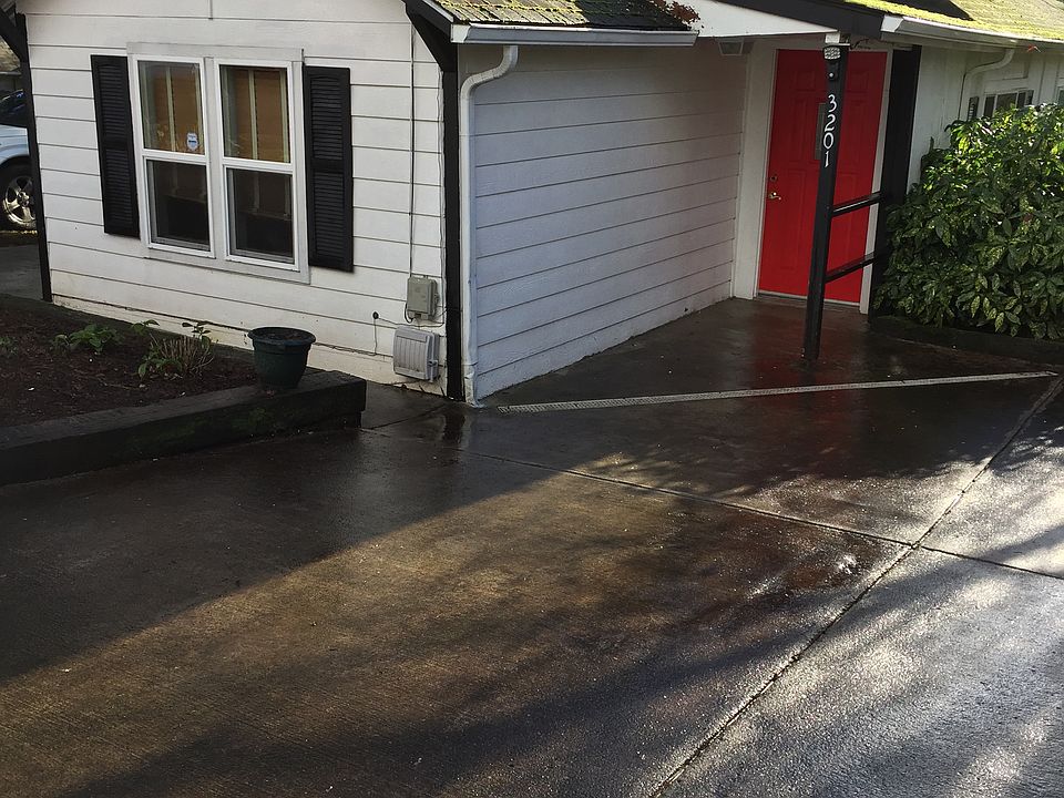 1st image of 3201 NE Petticoat Ln