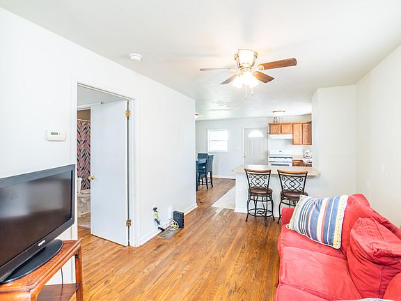 4th image of 3439 Powell Ave
