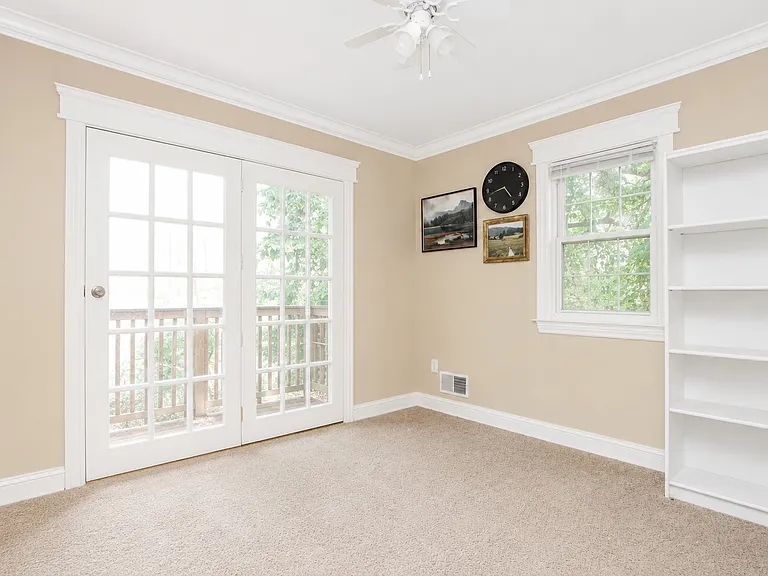 4156 Lamont Dr — Photo 32