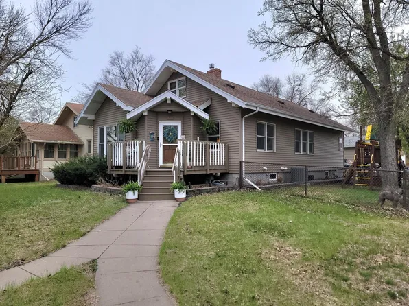 1302 S 2nd St, Aberdeen, SD 57401