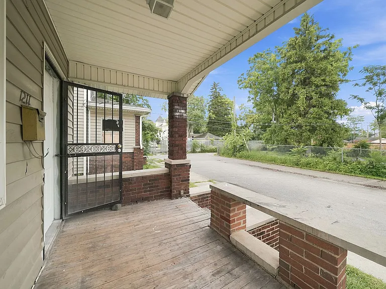 1211 Emily St — Photo 12