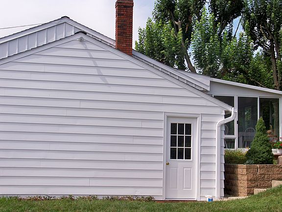 Attached 2 car garage