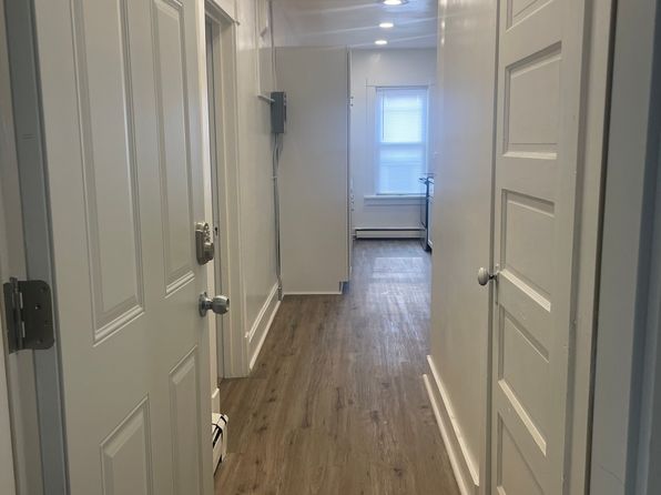 327 Fredonia Ave #2