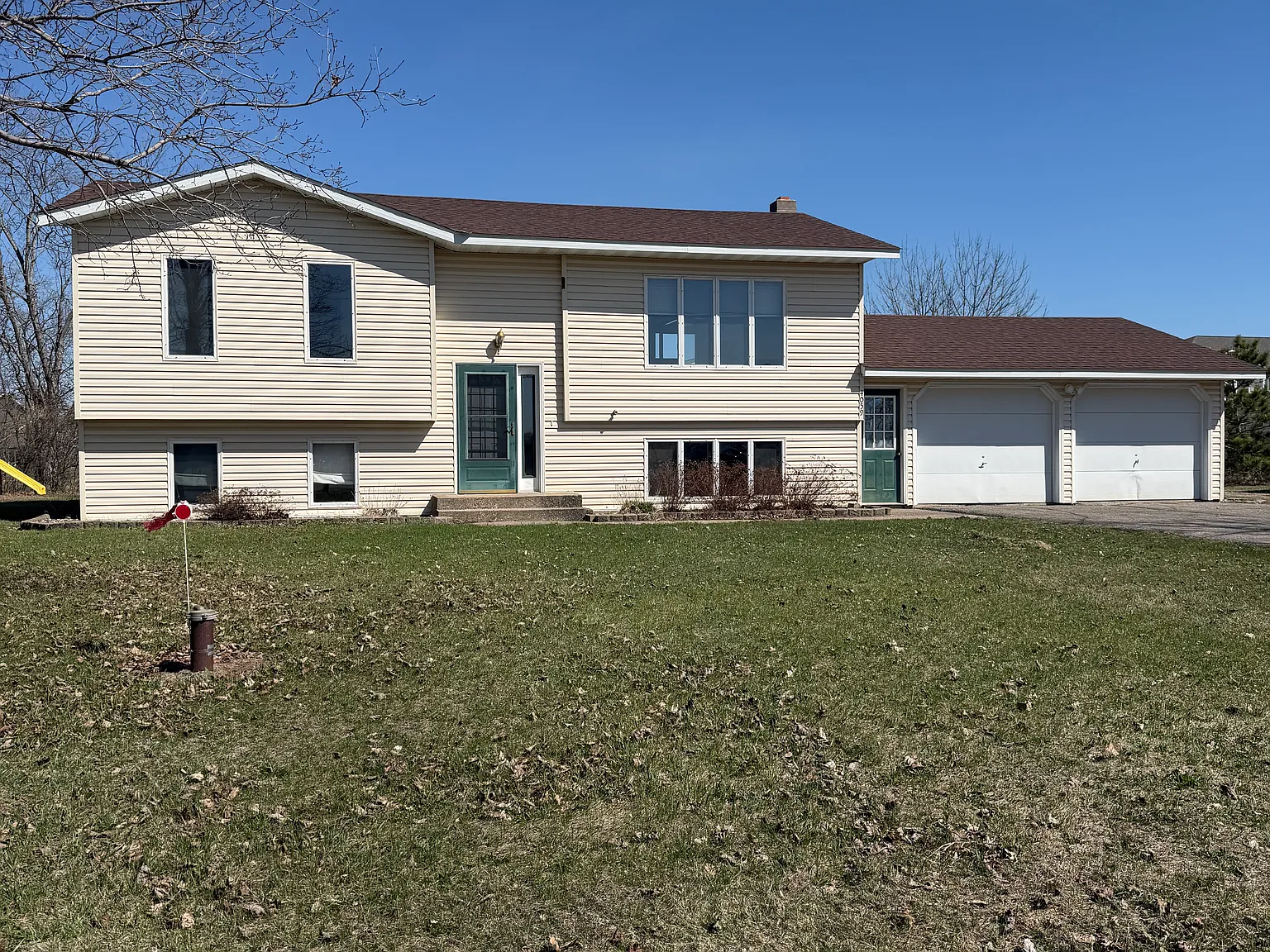 3 bed, 2016 sqft, $2,399 — Photo 1