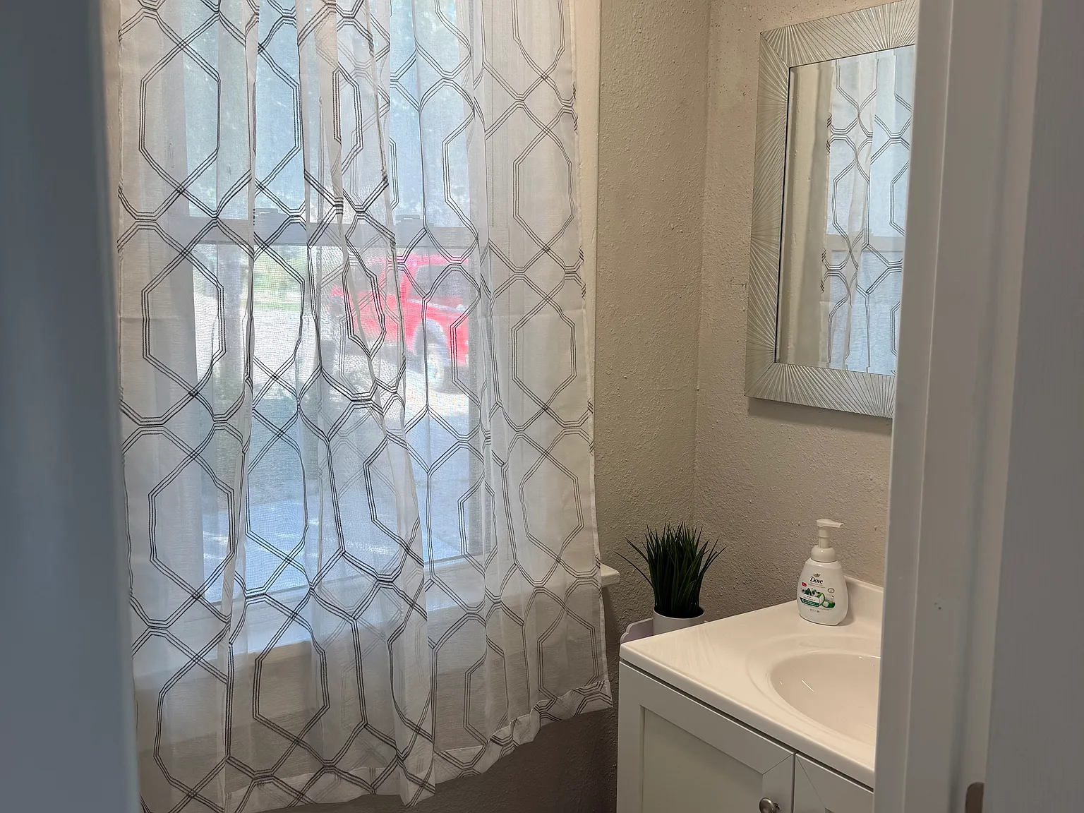 3 bed, 1109 sqft, $1,750 — Photo 3