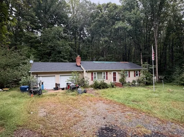 2 Colyer Rd, Fredericksburg, VA 22406