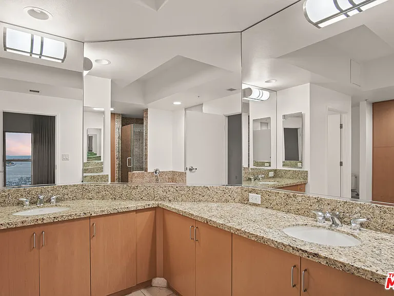 13700 Marina Pointe Dr #1801 — Photo 18