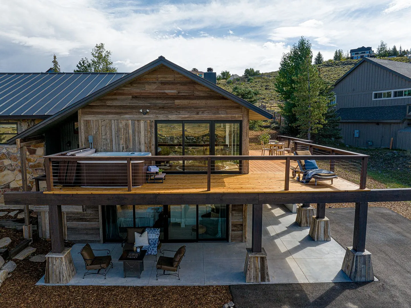 Luxury Highland Estates Home — Photo 2