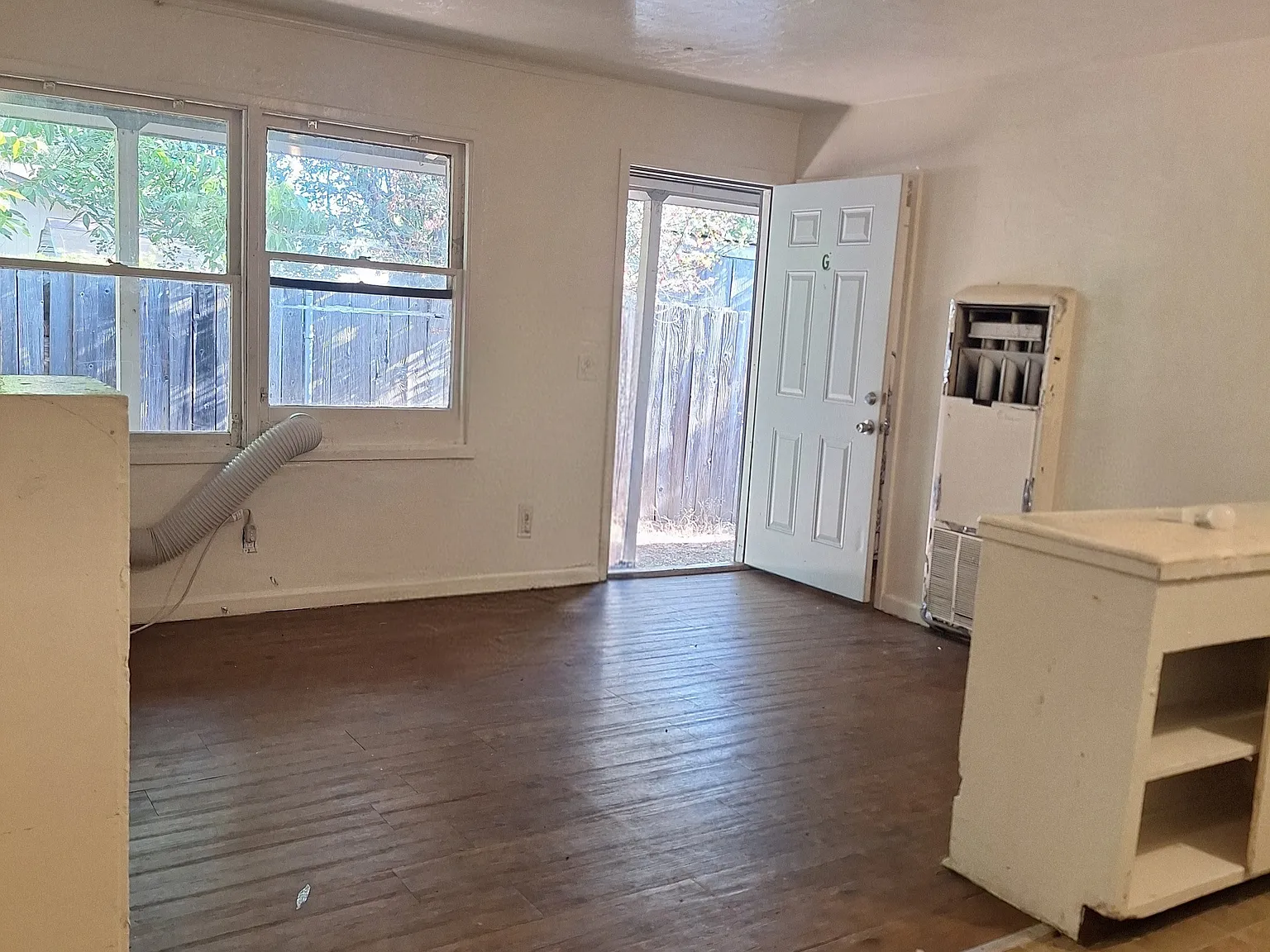 1 bed, 700 sqft, $1,100 — Photo 3