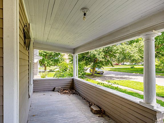 2nd image of 402 W Ashland Ave