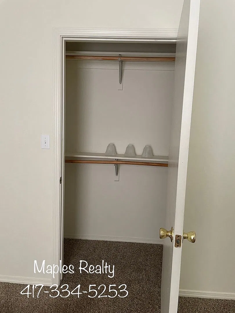 2 bedroom / 1 bathroom apartment — Photo 4
