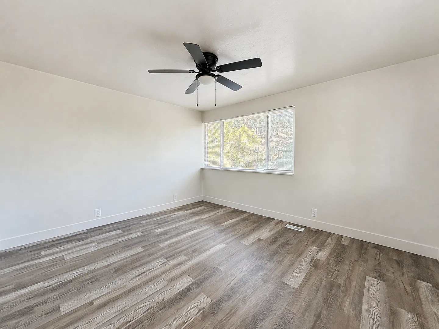Two Months Free Updated 3 Bedroom In South Salt Lake — Photo 3
